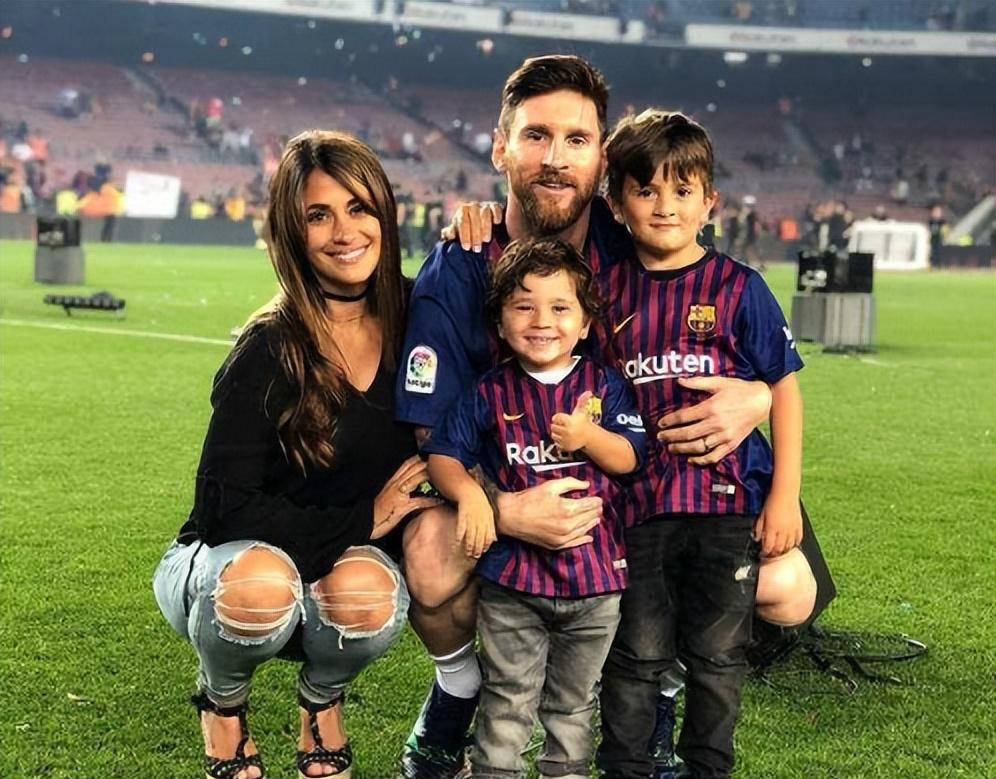 开云体育下载-莱万多夫斯基在勇士比赛中出色防守，战术调整引发热议！的简单介绍