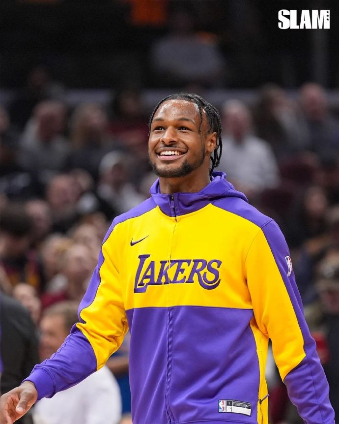 包含分区决赛最新形势：洛杉矶湖人高居榜首，洛杉矶湖人强势追赶，冠军归属成迷的词条